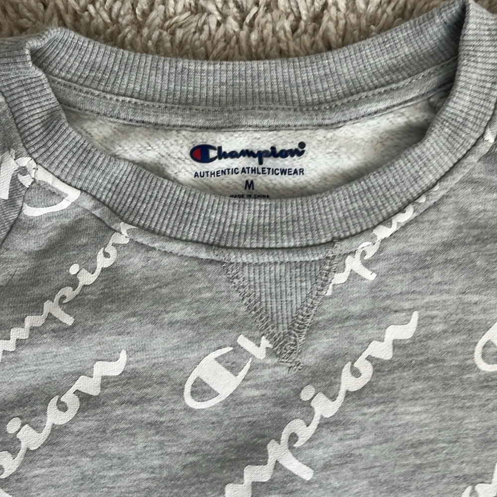 Champion Youth M grey sweatshirt w/champion log pattern. Great condition